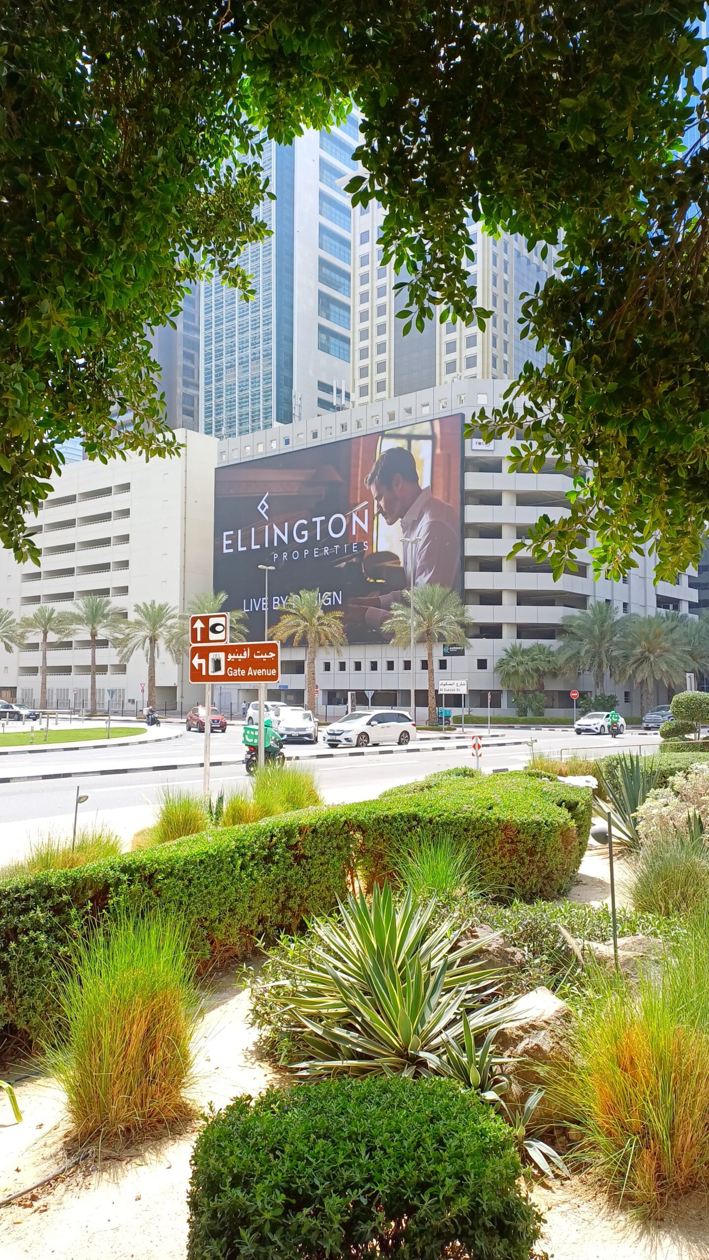 Shiekh Zayed Road - DIFC<br />
Ellington - Dubai Advertising